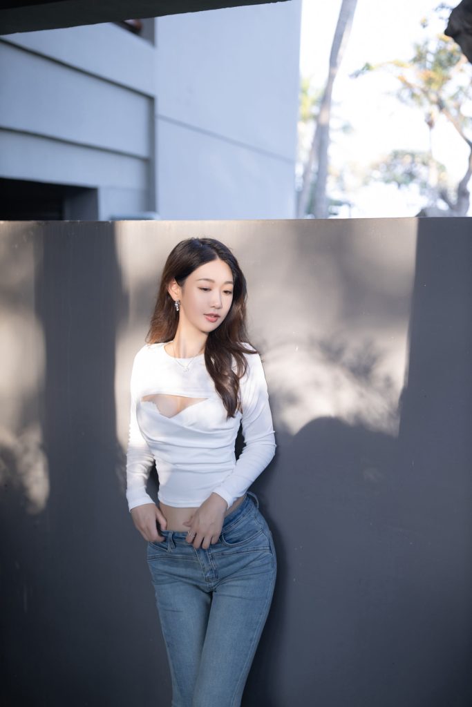 唐安琪 户外牛仔裤写真(81P)-小二写真