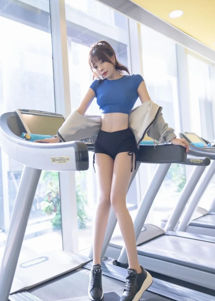 芝芝Booty半脱秀翘臀诱惑写真103P-小二写真