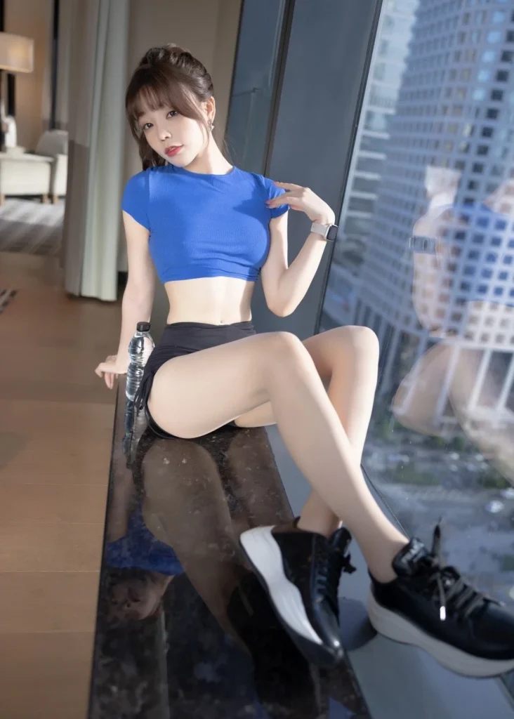 芝芝Booty半脱秀翘臀诱惑写真103P-小二写真